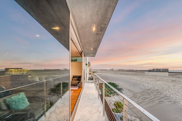 Terrace/patio - Modern Beach Front architectural home-3 king beds- family friendly beach (oxnard)