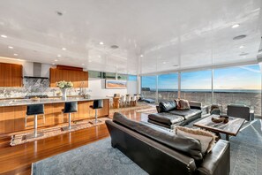 Smart TV, fireplace, stereo