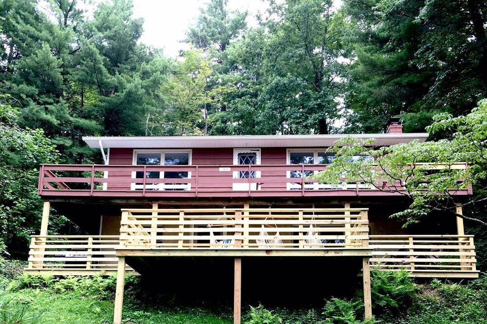 Fully Renovated Leesville Lake - Contemporary Cabin, 2 Marinas on lake!