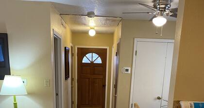 Stay With Us in Rio Rancho! Balloon Fiesta Shuttle Close. 2 REAL QUEEN BEDS!