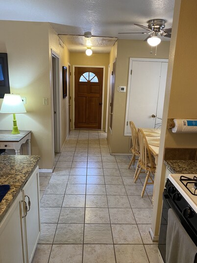 Stay With Us in Rio Rancho!  Balloon Fiesta Shuttle Close. 2 REAL QUEEN BEDS!  