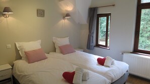 3 Schlafzimmer, Schreibtisch, schallisolierte Zimmer