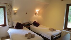 3 Schlafzimmer, Schreibtisch, schallisolierte Zimmer