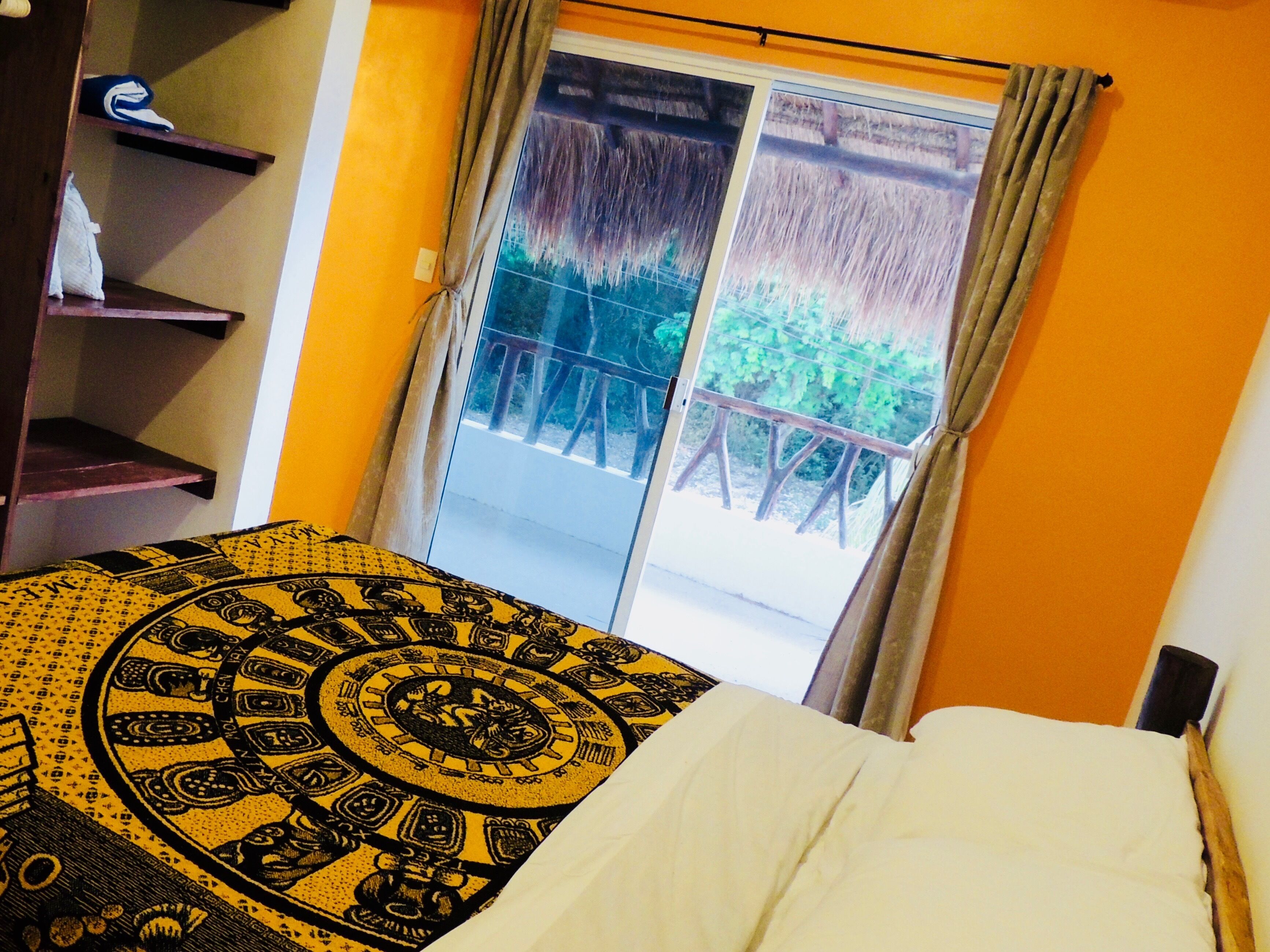 Huge Swimming Pool, Patio, Fiber Optic WiFi, And Walk To Everything