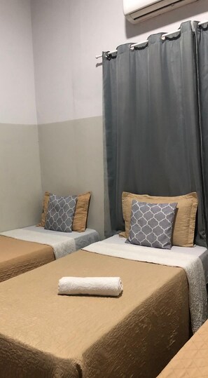 Triple Room, 3 Twin Beds | Living area | 32-inch flat-screen TV with cable channels, TV - Ágape Hotel (Rio Verde)