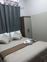 Escrivaninha, Wi-Fi de cortesia, roupa de cama