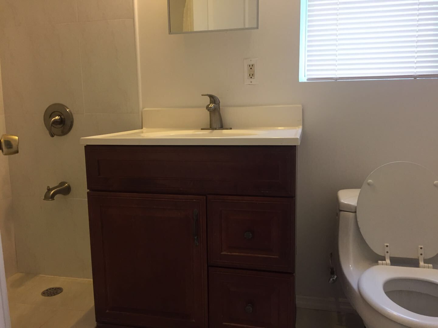 Waterfront Home With Recreational Dock! Great For Rafting, And Close To Beaches