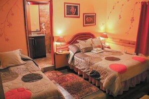 Classic Triple Room, Non Smoking | Down comforters, desk, iron/ironing board, free WiFi - Hotel Rodelu (Latacunga)