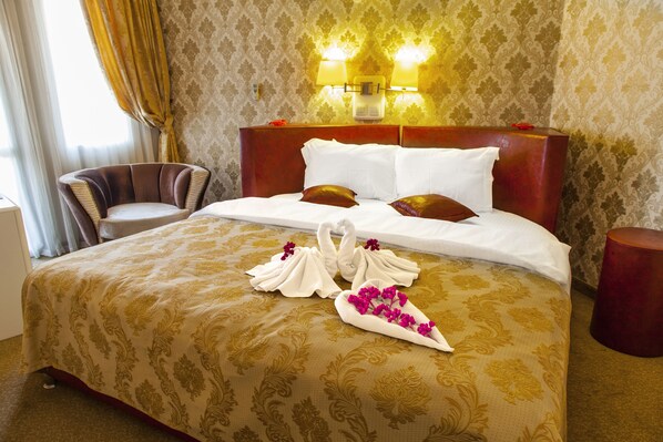 Business Suite, Multiple Beds | Premium bedding, soundproofing, iron/ironing board, free WiFi - Sahin Apart Hotel (Bodrum)