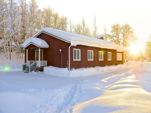 Stora Björnstugan in Laisvallby