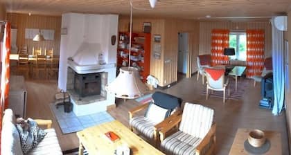 Stora Björnstugan in Laisvallby
