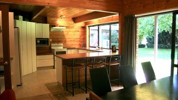 Executive House, 6 Bedrooms, Accessible, Garden View | Private kitchen | Full-sized fridge, microwave, oven, stovetop