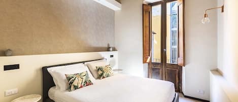 4 bedrooms, internet, bed sheets