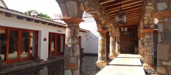 GREAT HOUSE CUERNA CAHUE