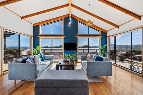 تلفزيون، كُتُب