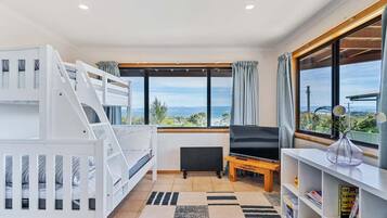 4 bedrooms, free WiFi, bed sheets