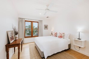 4 dormitoris, planxa i posts de planxar, wifi gratuïta i roba de llit 