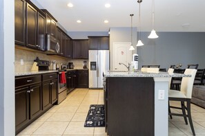 Fridge, microwave, oven, stovetop - New Harry Potter themed room at Westside with Lazyriver@Disney (Kissimmee)