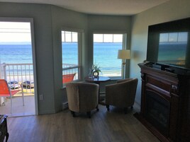 Queen Suite, 1 Bedroom, Kitchen , Private Balcony,Ocean view | Premium bedding, pillowtop beds, blackout drapes, free WiFi