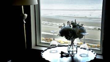 1 bedroom, premium bedding, pillowtop beds, desk