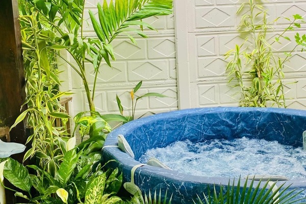 Outdoor spa tub