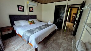 3 bedrooms, free WiFi, bed sheets - Arboleda's House- By the River, Forest & Gardens (La Fortuna, San Carlos)
