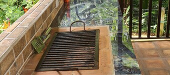 Arboleda's House- By the River, Forest & Gardens