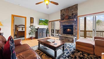 Smart TV, fireplace, DVD player, table tennis
