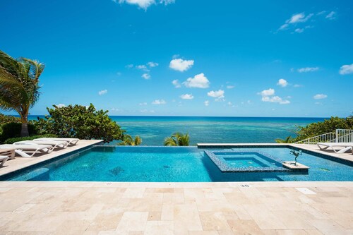 Our Cayman Cottage: Spacious Family Beach House w/ Pool, Spa, Kayaks, + Arcade Room