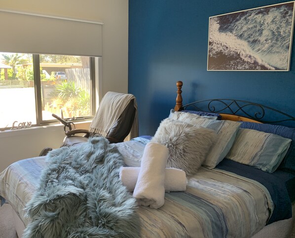 A bedroom with a bed, a chair, a window, and a painting on the wall. - Private , tranquil cosy retreat with massage chair-l (Melbourne)