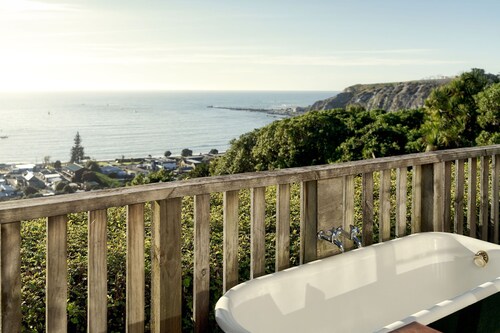 Studio apartment with panoramic mountain and sea views