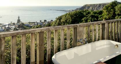 Studio apartment with panoramic mountain and sea views
