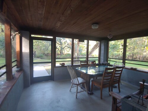 Isolé Waterfront Lodge sur Florida Cattle Ranch