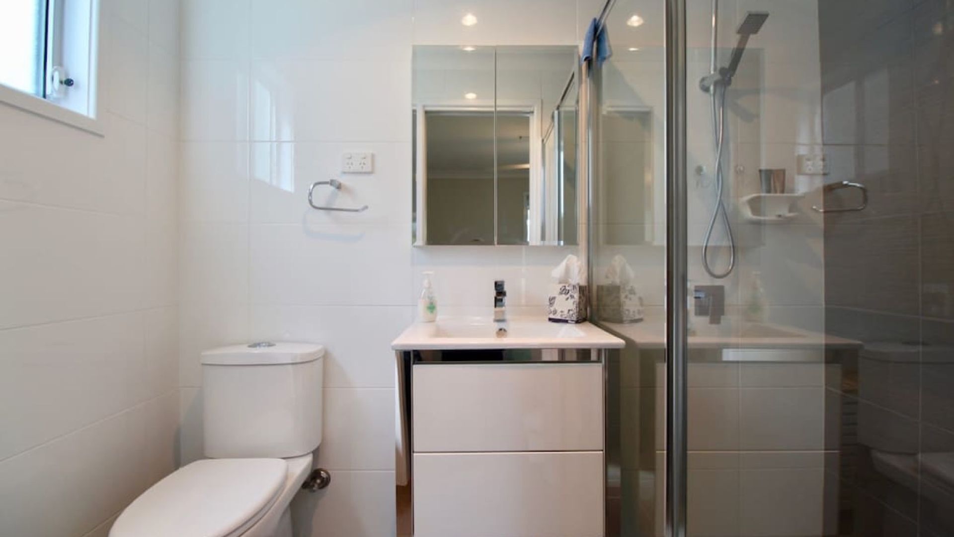 Bathtub, hair dryer