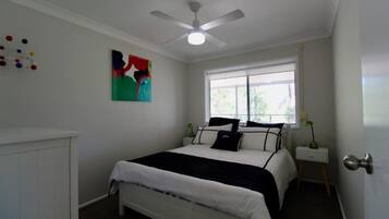 4 soverom, strykejern/-brett og internettilgang