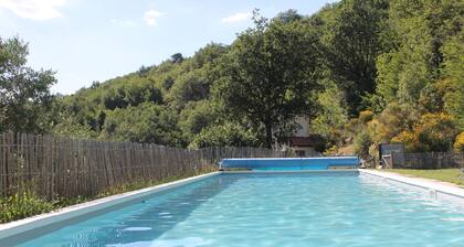 Wunderschönes Landhaus mit privatem Pool. Sehr großer Garten