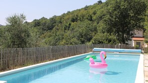 A rectangular swimming pool with a wooden fence and a wooden deck. - Lovely greenery detached house with inground private swimming pool.  Large garde (Tresana)