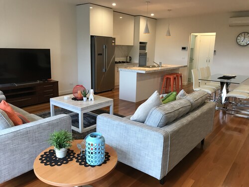 Lujosa casa adosada 2BR 2. 5BATH