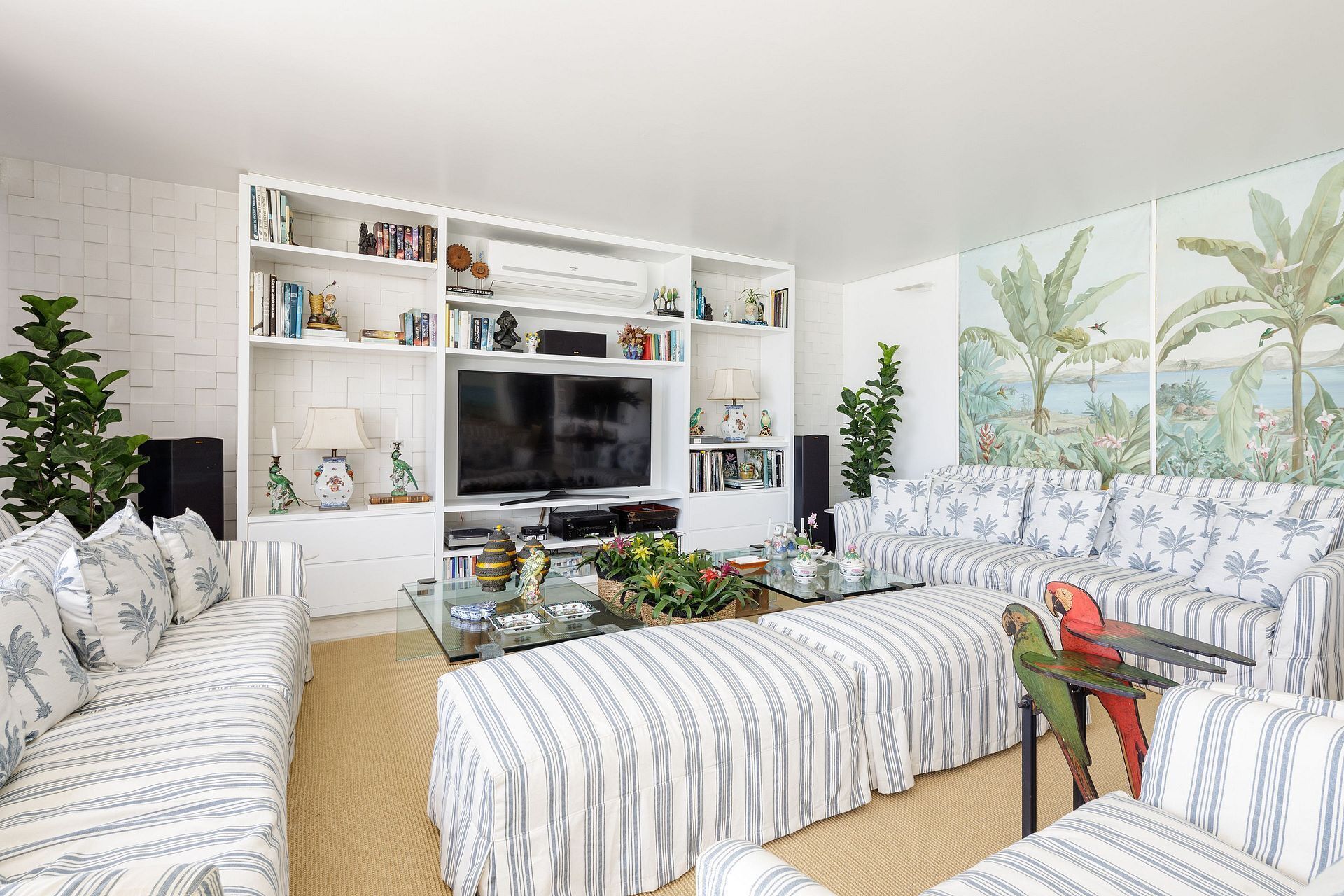 Rio061 - 5 bedroom penthouse next to Fasano Ipanema