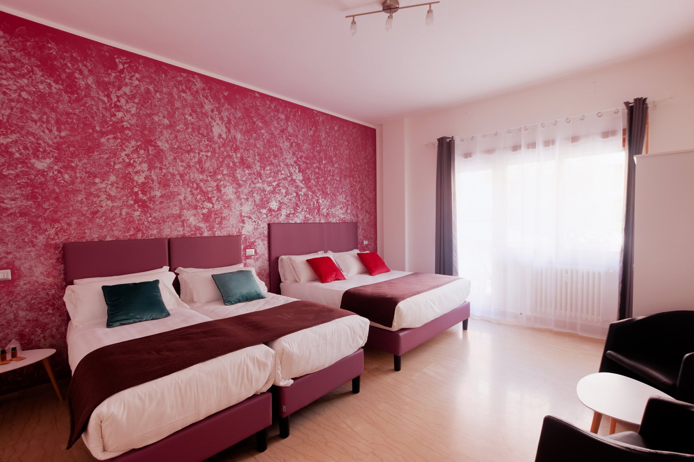 4 bedrooms, iron/ironing board, free WiFi, bed sheets