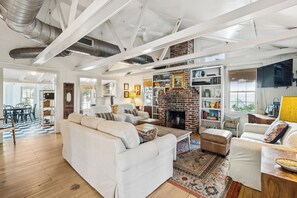 Télévision, cheminée