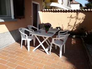 تناول الطعام بالخارج