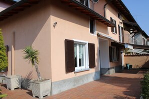 Exterior detail - House Rita Lake Maggiore, Ispra (Ispra)