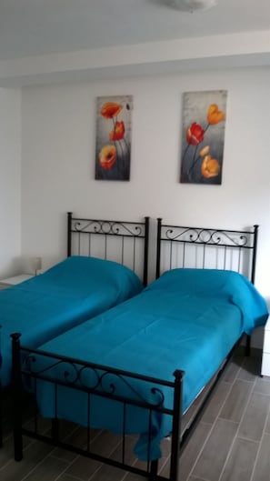 2 bedrooms, iron/ironing board, free WiFi, bed sheets - House Rita Lake Maggiore, Ispra (Ispra)