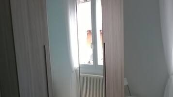 2 多间卧室、熨斗/熨衣板、免费 WiFi、床单