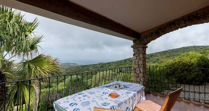 Villa for 8/9 people, sea view, 4 bedrooms, 2 bathrooms, large private garden