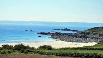 Una spiaggia nelle vicinanze
