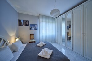 2 soverom, skrivebord, strykejern/-brett og wi-fi