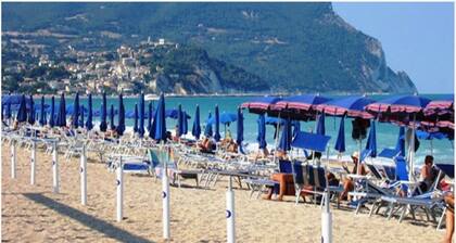 Apartment close to the sea, with swimming pools and park: ConeroMareRelax