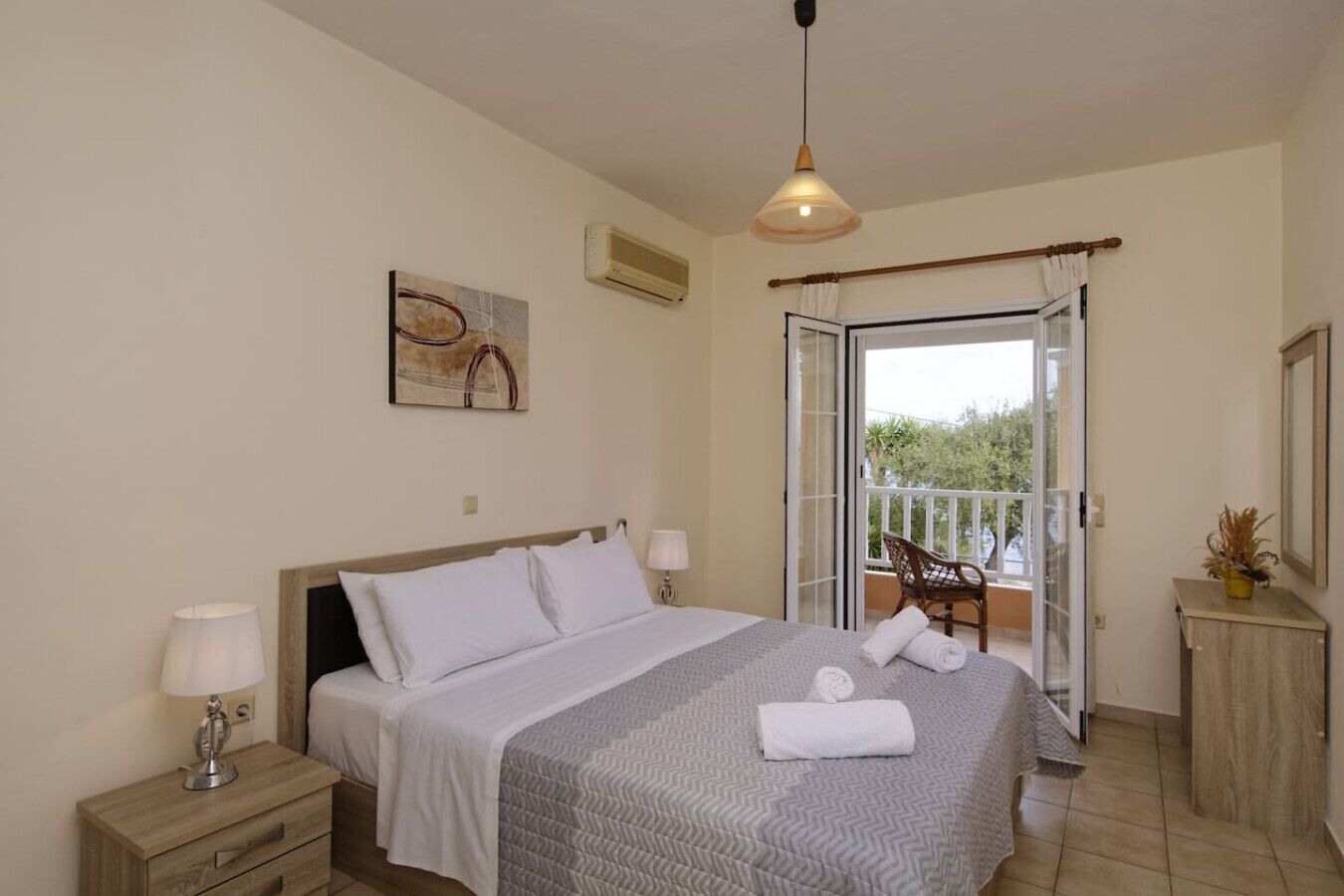 Iron/ironing board, internet, bed sheets